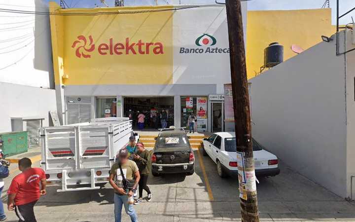 Fotografia tomada fuera de Banco Azteca - Banco en Tlaxiaco, Oax.