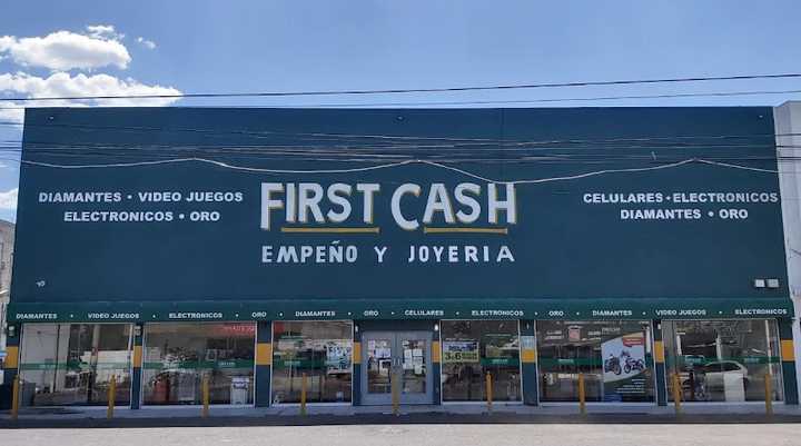 Fotografia tomada fuera de First Cash - Casa de empeños en San Pedro Tlaquepaque, Jal.