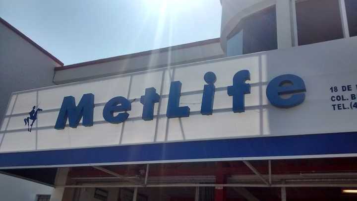 Fotografia tomada fuera de Met Life - Compañía de seguros en San Luis Potosí, S.L.P.