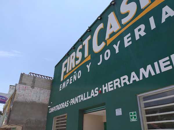 Fotografia tomada fuera de First Cash - Casa de empeños en Huejotzingo, Pue.