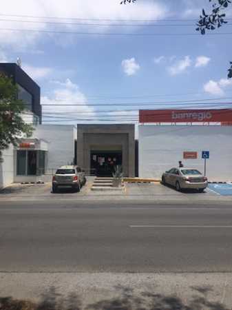 Fotografia tomada fuera de Banregio - Banco en San Pedro Garza García, N.L.