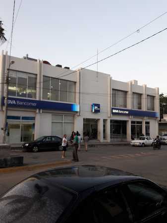 Fotografia tomada fuera de Banco BBVA - Banco en Apatzingán de la Constitución, Mich.