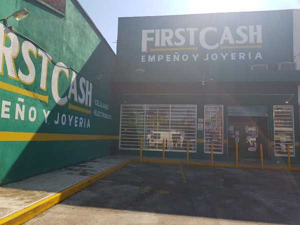 Fotografia tomada fuera de First Cash - Casa de empeños en Martínez de la Torre, Ver.