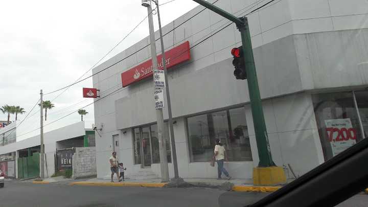 Fotografia tomada fuera de Santander - Banco en San Nicolás de los Garza, N.L.
