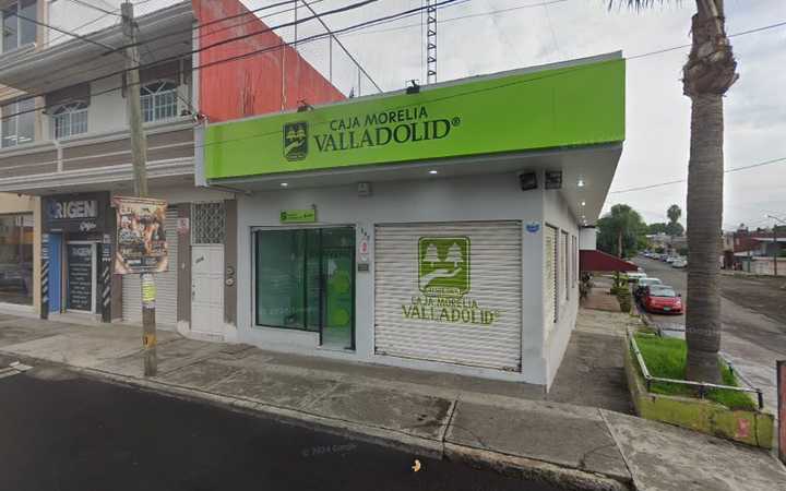 Fotografia tomada fuera de Caja Morelia Valladolid - Cooperativa de ahorro y crédito en Uruapan, Mich.