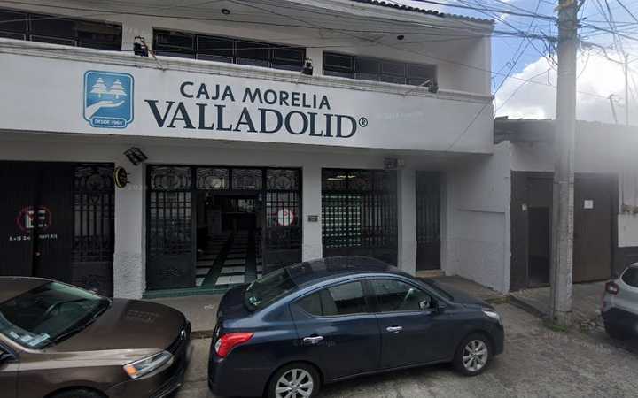 Fotografia tomada fuera de Caja Morelia Valladolid - Cooperativa de ahorro y crédito en Uruapan, Mich.
