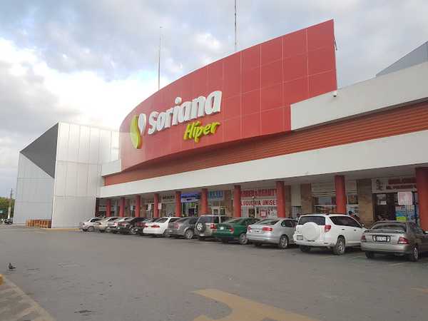 Fotografia tomada fuera de Soriana Hiper Las Palmas - Supermercado en Cdad. Victoria, Tamps.