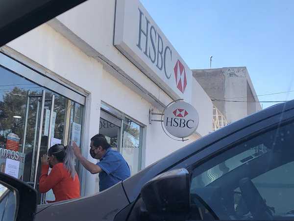 Fotografia tomada fuera de HSBC - Banco en Salamanca, Gto.