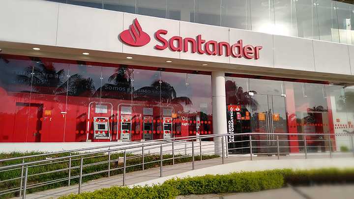 Fotografia tomada fuera de Santander - Banco en Santiago de Querétaro, Qro.