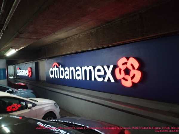 Fotografia tomada fuera de Sucursal Banamex Santa Fe, CDMX - Banco en Cuajimalpa de Morelos, CDMX