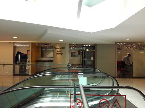 Fotografia tomada fuera de Banca Mifel - Paseo Interlomas - Banco en Naucalpan de Juárez, Edomex.