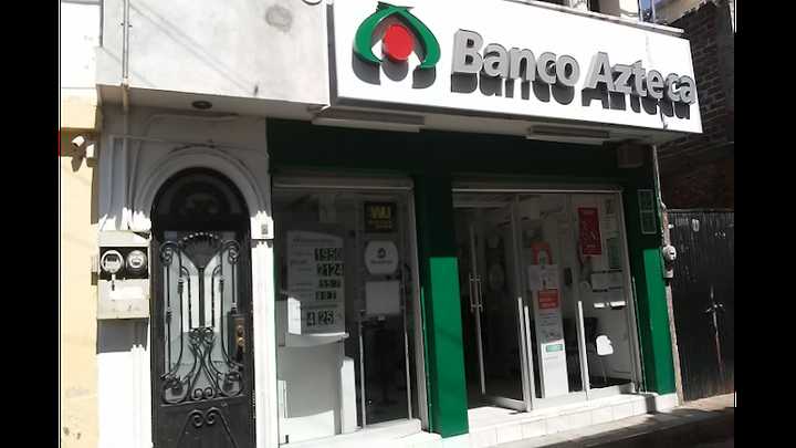 Fotografia tomada fuera de Banco Azteca - Banco en Santiago Tangamandapio, Mich.