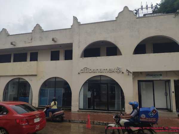 Fotografia tomada fuera de Sucursal Banamex Valladolid, Yucatán, Yuc - Banco en Yucatán, Yuc.