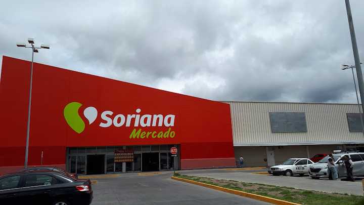 Fotografia tomada fuera de Soriana Mercado Mineral de la Reforma - Supermercado en Colinas de Plata, Hgo.
