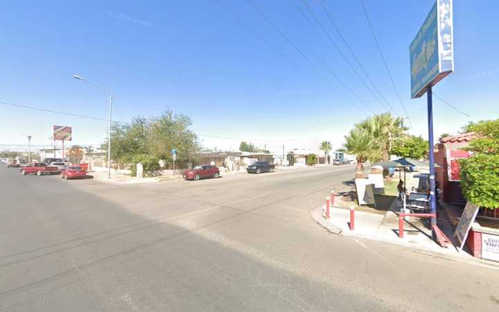 Fotografia tomada fuera de Centro Cambiario CVS - Oficina de cambio de divisas en San Luis Río Colorado, Son.
