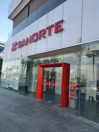 Fotografia tomada fuera de Banorte Puerto Interior - Bank en Guanajuato, Gto.