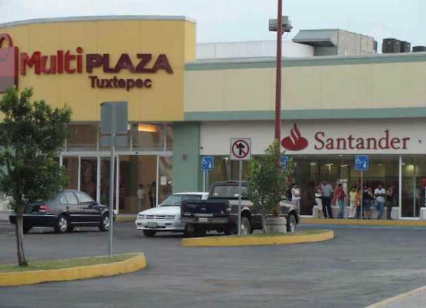 Fotografia tomada fuera de Banco Santander - Multiplaza Tuxtepec - Banco en San Juan Bautista Tuxtepec, Oax.