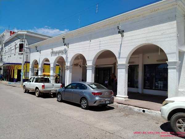 Fotografia tomada fuera de Sucursal Banamex Santiago Ixcuintla, Nay. - Banco en Nayarit, Nay.