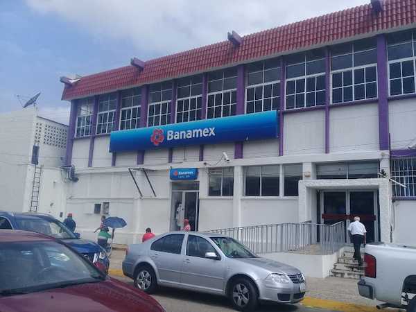 Fotografia tomada fuera de Sucursal Banamex Agua Dulce Ver - Banco en Agua Dulce, Ver.