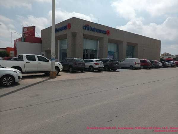 Fotografia tomada fuera de Sucursal Banamex Plaza Tangamanga, San Luis Potosí, SLP - Banco en San Luis Potosí, S.L.P.