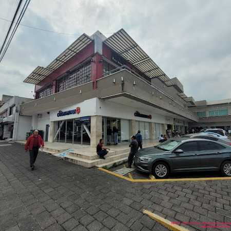 Fotografia tomada fuera de Sucursal Banamex Plaza Nueva Chapultepec, Morelia, Mich - Banco en Morelia, Mich.