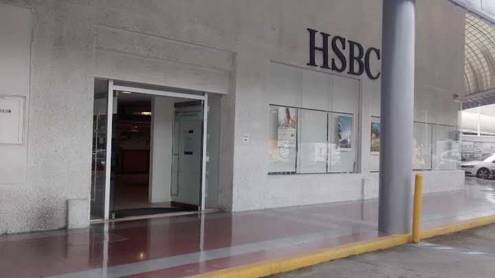 Fotografia tomada fuera de HSBC - Banco en Morelia, Mich.