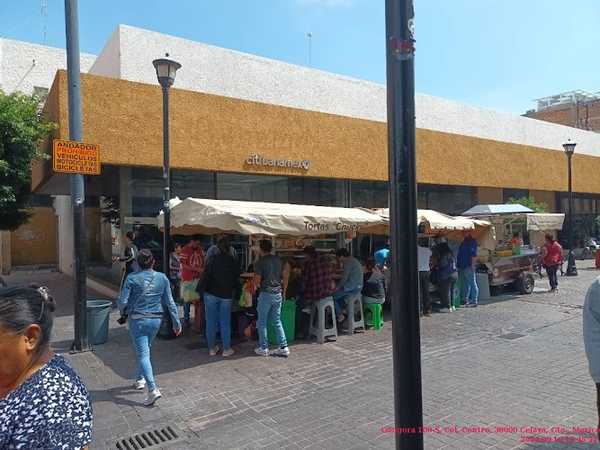 Fotografia tomada fuera de Sucursal Banamex Celaya, Gto. - Banco en Guanajuato, Gto.