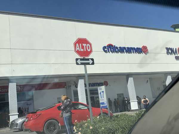 Fotografia tomada fuera de Citibanamex Las Torres - Bank en Juárez, Chih.
