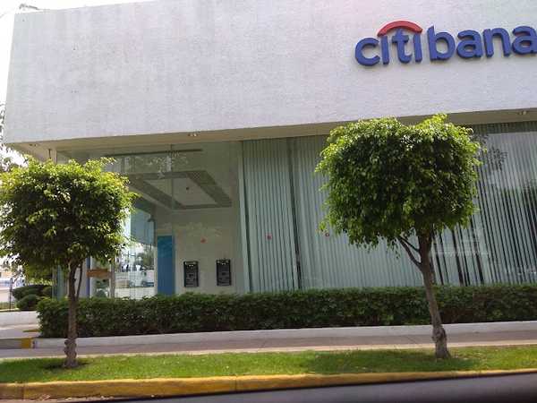 Fotografia tomada fuera de Sucursal Banamex Sta. Teresita, Guadalajara, Jal - Banco en Jalisco, Jal.