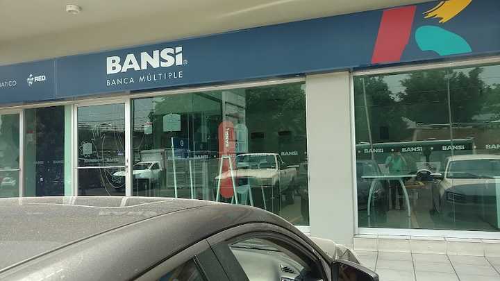 Fotografia tomada fuera de BANSI - Banco en Guadalajara, Jal.