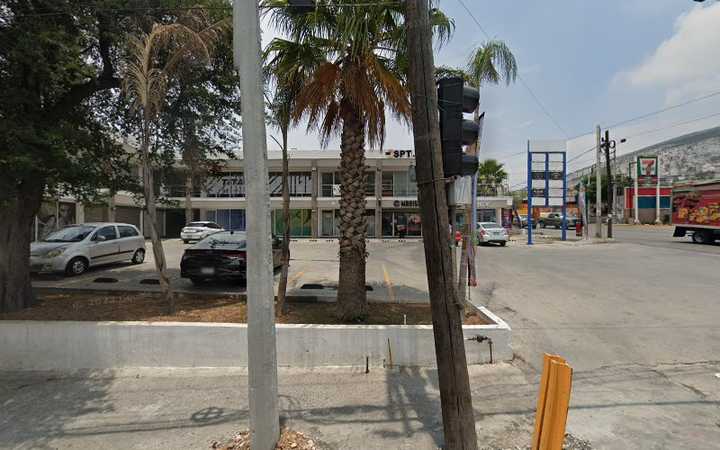 Fotografia tomada fuera de Grupo Financiero Banorte Corresponsal ALMAZAN Y TERAN - Banco en Monterrey, N.L.