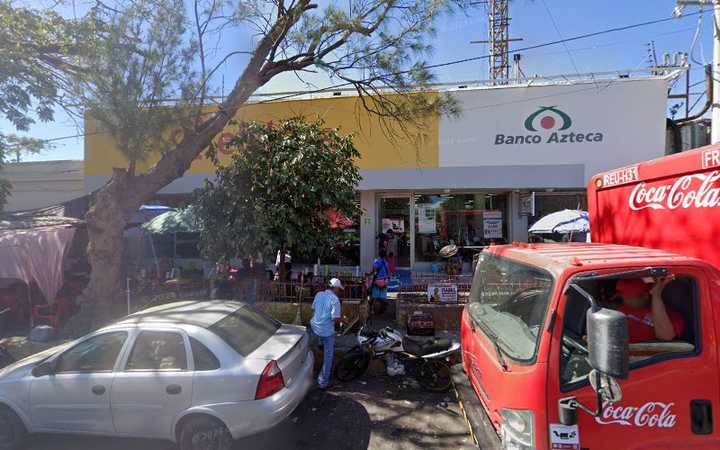 Fotografia tomada fuera de Banco Azteca - Banco en Salina Cruz, Oax.