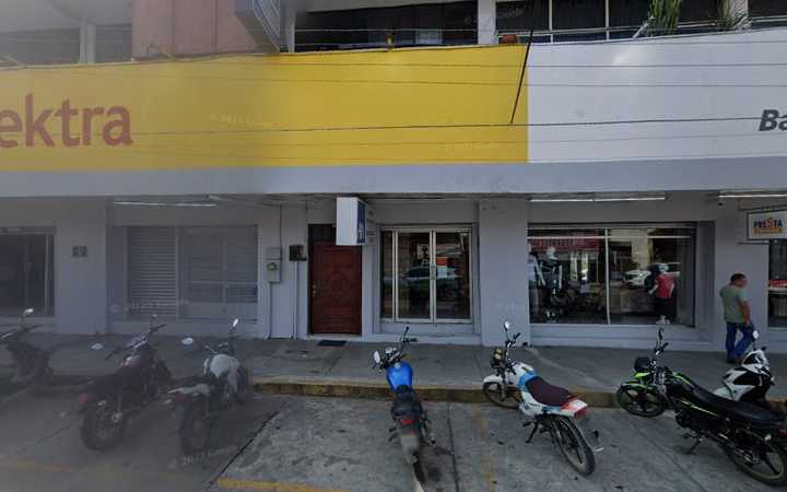 Fotografia tomada fuera de Banco Azteca - Bank en Tierra Blanca, Ver.