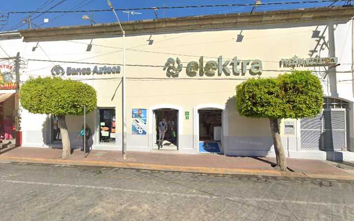 Fotografia tomada fuera de Banco Azteca - Banco en Huejotzingo, Pue.