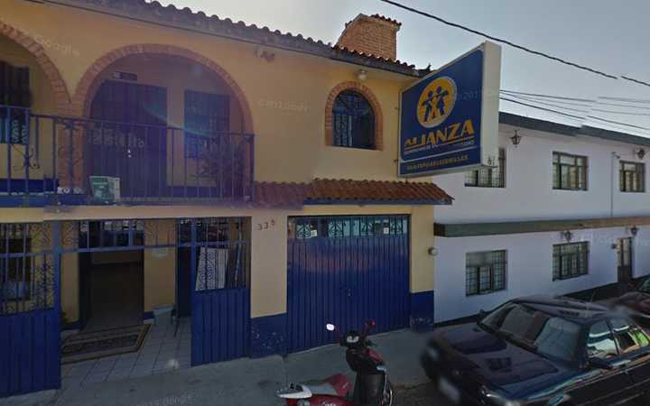 Fotografia tomada fuera de Western Union - Money transfer service en Lagunillas, Mich.