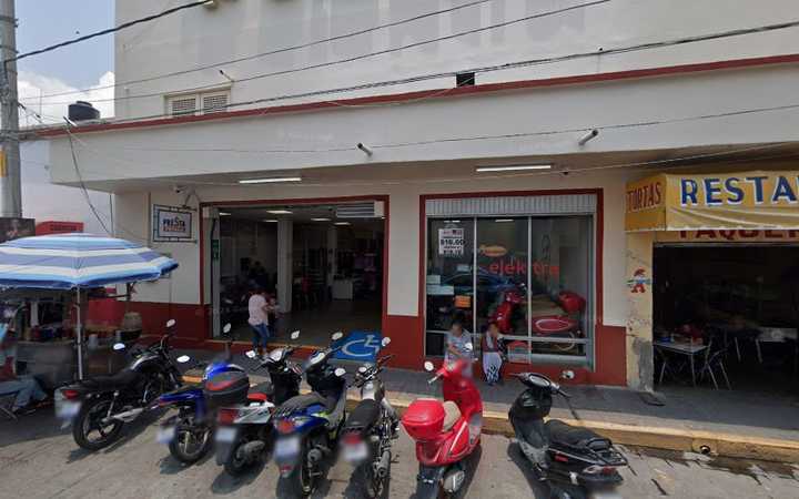 Fotografia tomada fuera de Banco Azteca - Banco en Apaseo el Alto, Gto.