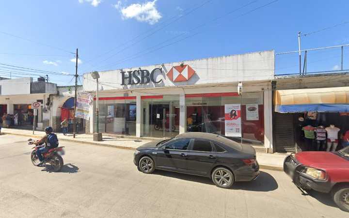 Fotografia tomada fuera de HSBC - Banco en Teapa, Tab.