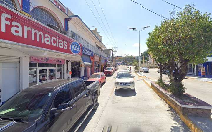 Fotografia tomada fuera de Banco Azteca - Bank en Teapa, Tab.