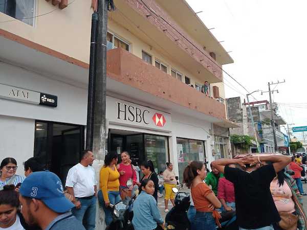 Fotografia tomada fuera de HSBC - Bank en Alvarado, Ver.