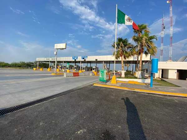 Fotografia tomada fuera de Operadora de Autopistas del Noreste (OPAN) Plaza De Cobro General Bravo - Peaje en Gral. Bravo, N.L.