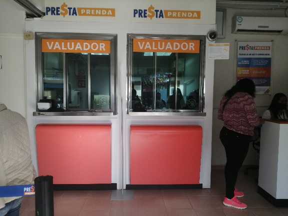 Fotografia tomada fuera de Presta Prenda - Casa de empeños en Santiago Juxtlahuaca, Oax.