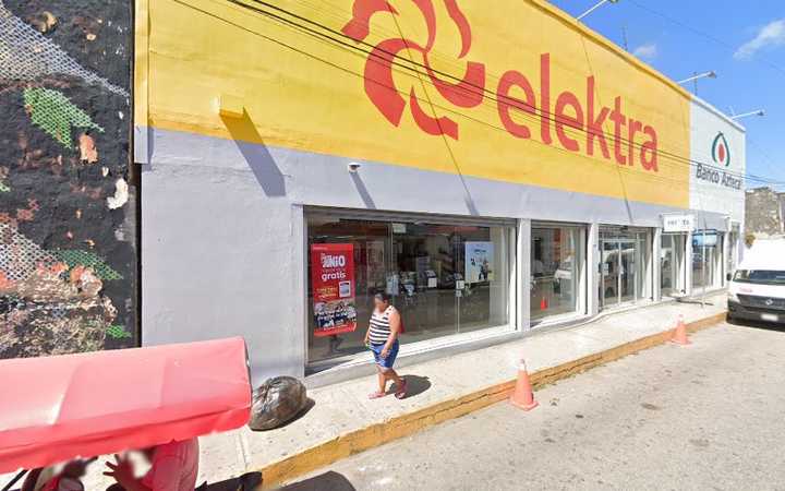 Fotografia tomada fuera de Elektra DINERO - Banco en Umán, Yuc.