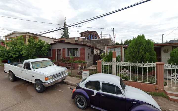 Fotografia tomada fuera de Banco Azteca - Bank en Nacozari de García, Son.