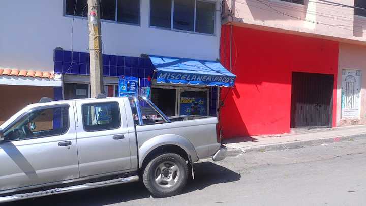 Fotografia tomada fuera de Punto Yastás en Miscelanea Pacos - Comercio en Heroica Puebla de Zaragoza, Pue.