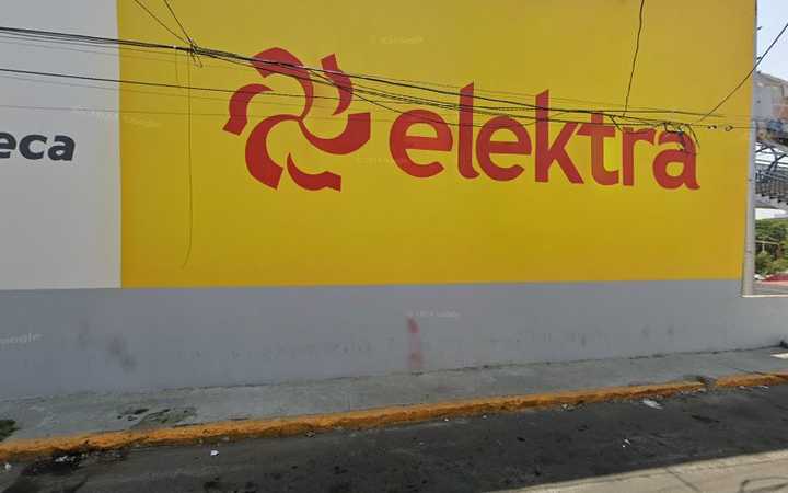 Fotografia tomada fuera de Banco Azteca - Bank en Cdad. López Mateos, Edomex.