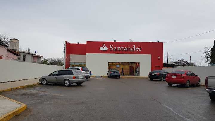 Fotografia tomada fuera de Santander - Banco en Allende, Coah.