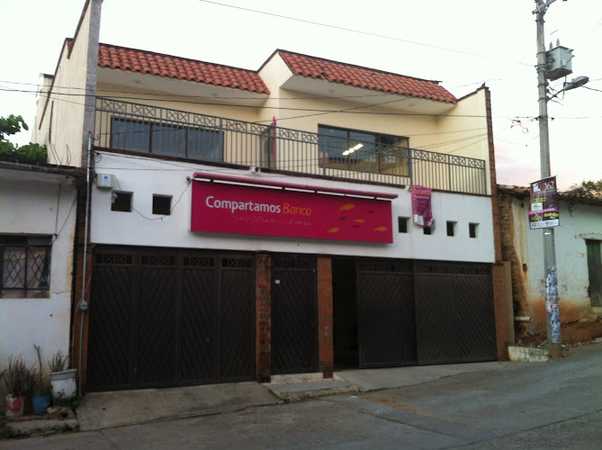 Fotografia tomada fuera de Compartamos Banco - Institución financiera en Ayutla de los Libres, Gro.