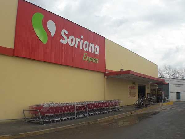 Fotografia tomada fuera de Soriana Express Montemorelos - Supermercado en Montemorelos, N.L.