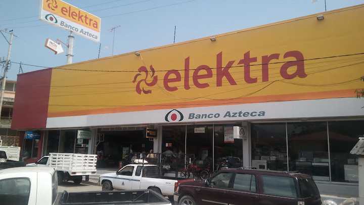 Fotografia tomada fuera de Elektra y Banco Azteca - Store en Técpan de Galeana, Gro.