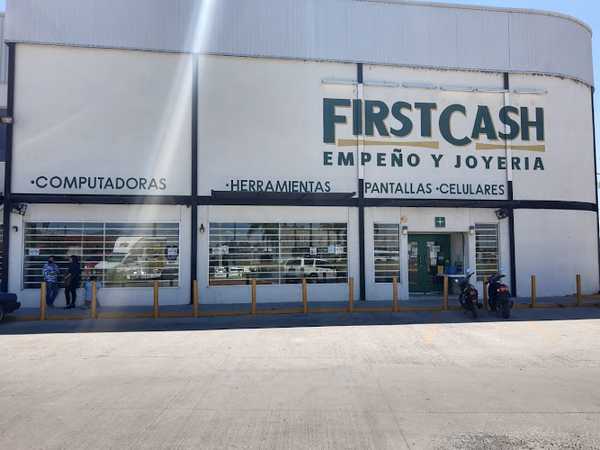 Fotografia tomada fuera de First Cash - Casa de empeños en Valle de Santiago, Gto.